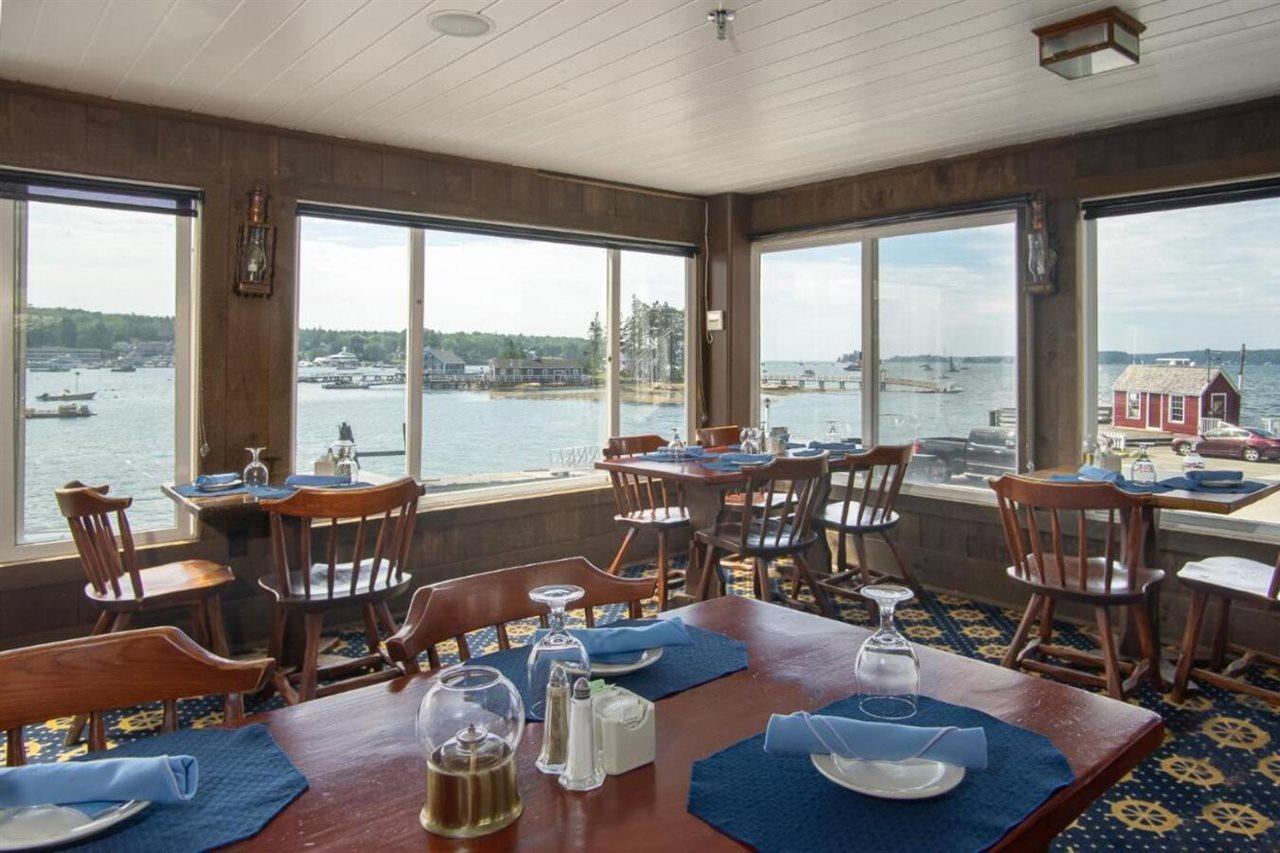Tugboat Motel 3*