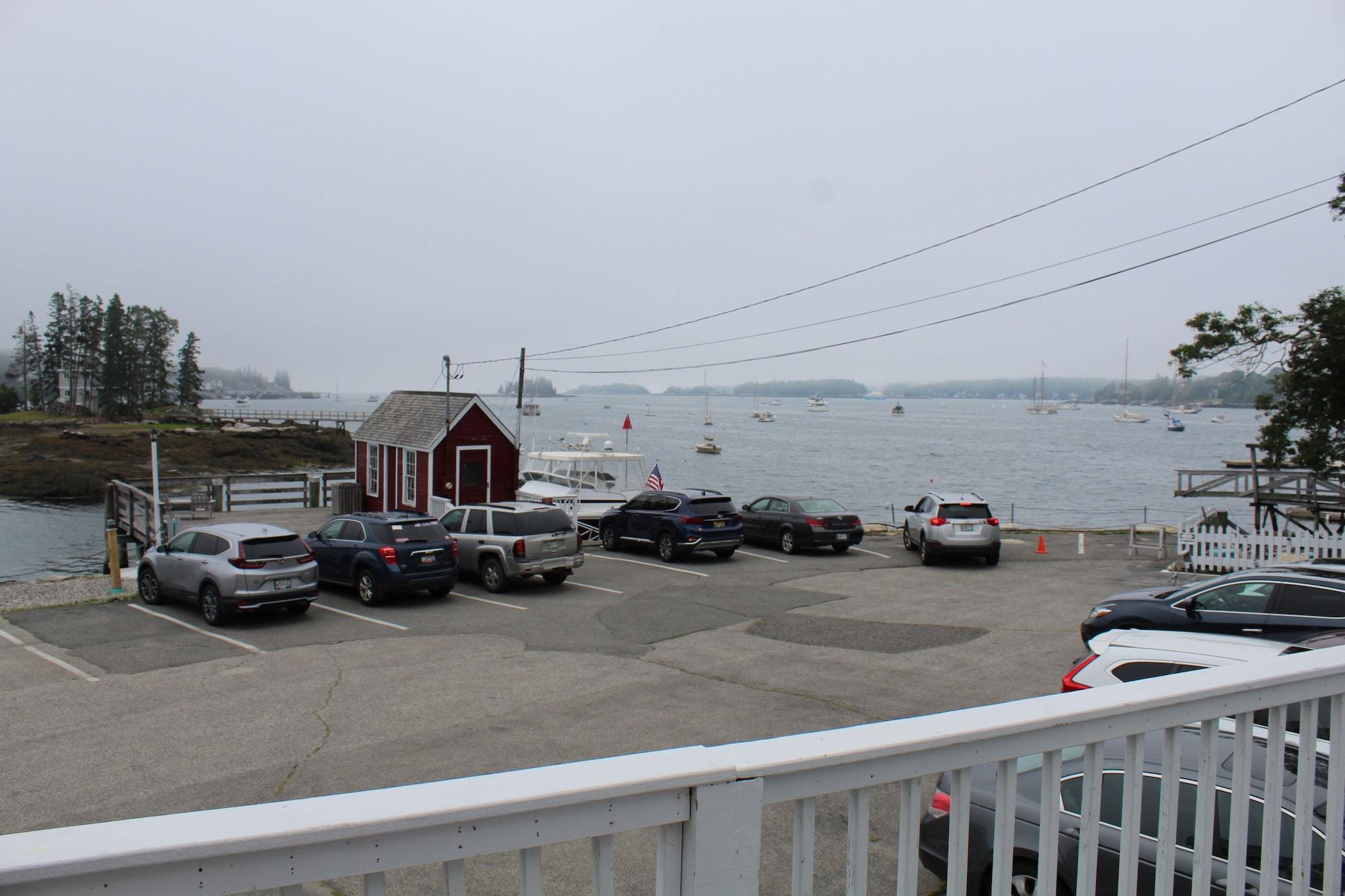 Tugboat Motel 3*
