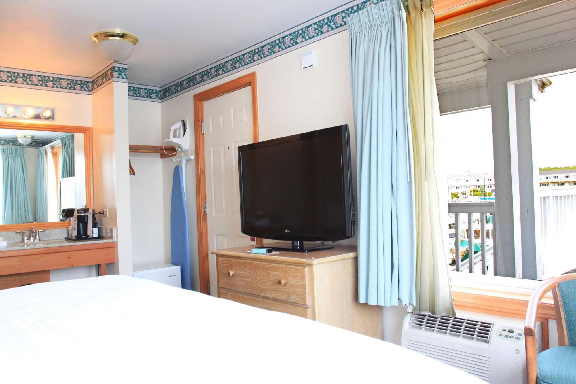 Motel Tugboat