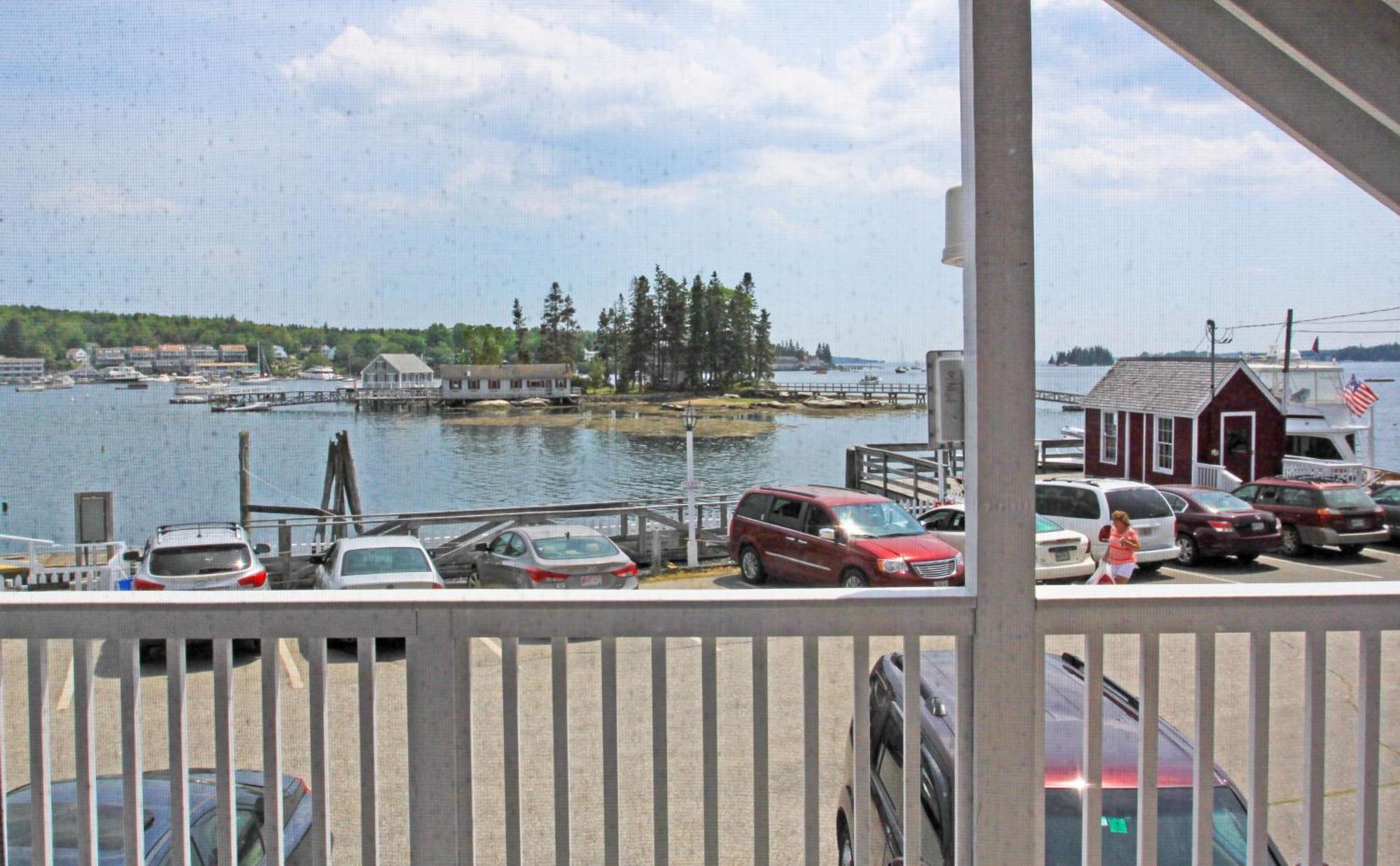 Tugboat Motel 3*