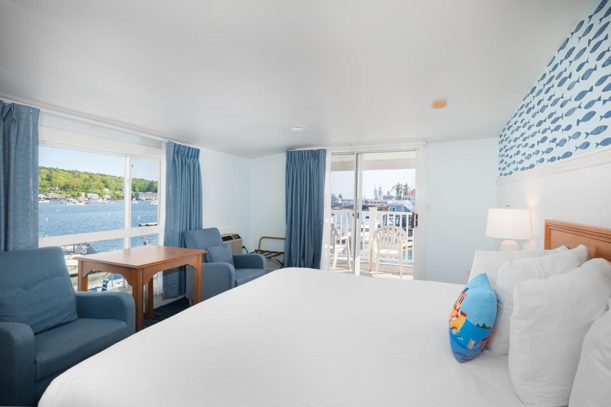 Tugboat Motel 3*